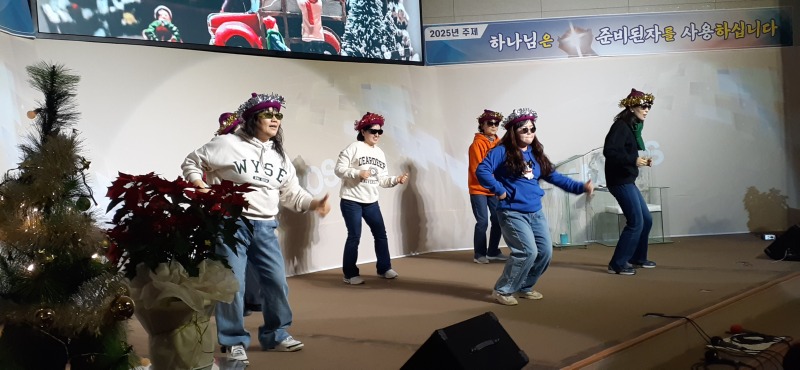 25-12-25성탄행사 (3).jpg